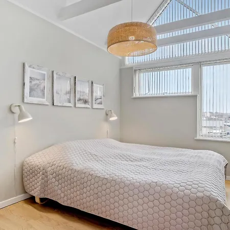 Three-bedroom In Semesterbostad