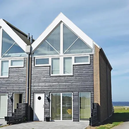 3 Bedroom Front In Holiday home